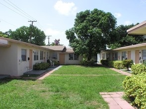 York Apartments in Hollywood, FL - Foto de edificio - Building Photo