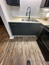 614 E McKee St, Unit 614 E McKee St Apt 5 in Greeneville, TN - Foto de edificio - Building Photo