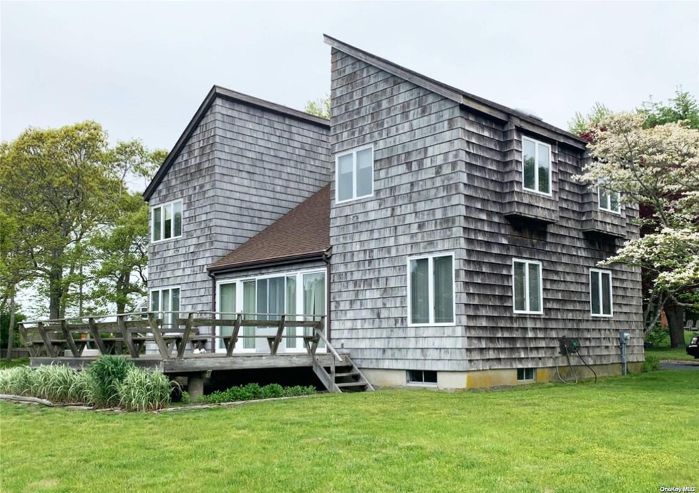 240 Wampum Way in Southold, NY - Building Photo