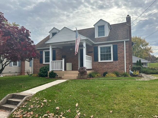 property at 161 S 4th St