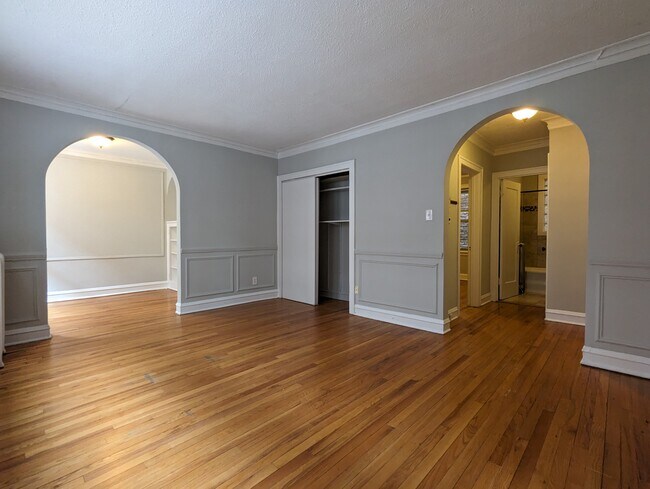 542 W Surf St, Unit 540-N1 in Chicago, IL - Foto de edificio - Building Photo