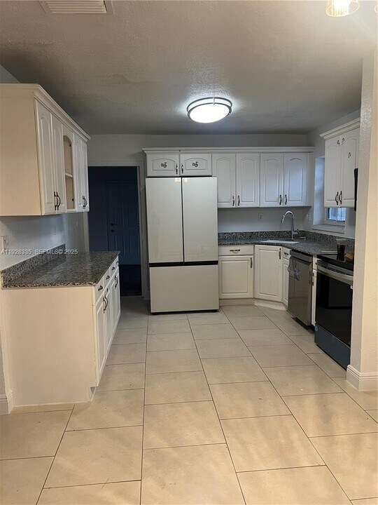 17331 NW 45th Ct in Miami Gardens, FL - Foto de edificio