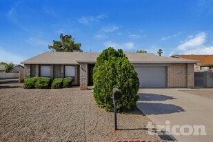 4055 W Desert Cove Ave, Unit 314 in Phoenix, AZ - Building Photo