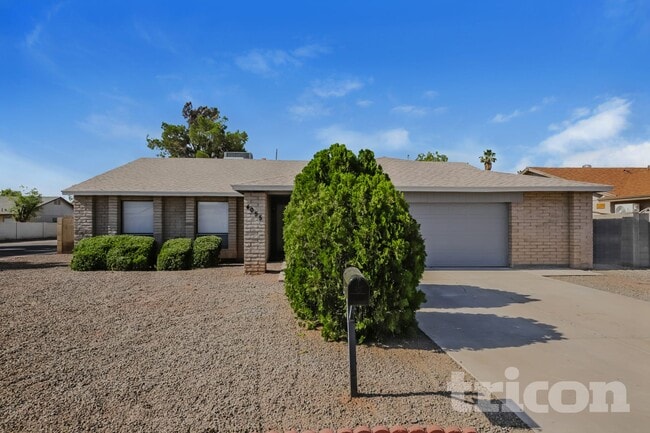 property at 4055 W Desert Cove Ave