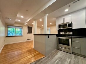 1805 Beacon St, Unit 1 in Brookline, MA - Building Photo - Building Photo