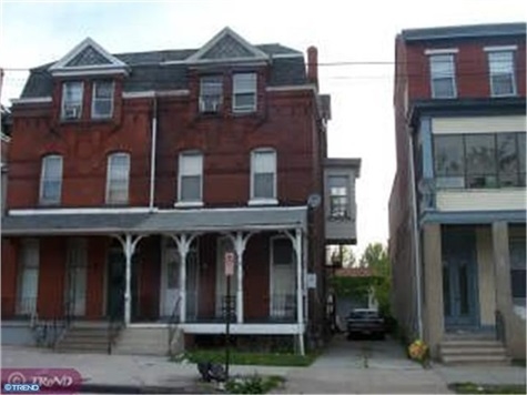 613 W Main St in Norristown, PA - Building Photo