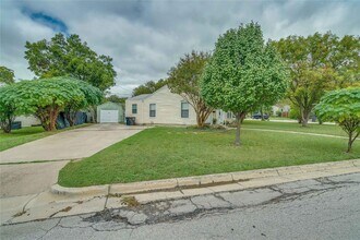 7400 Llano Ave in Fort Worth, TX - Building Photo - Building Photo