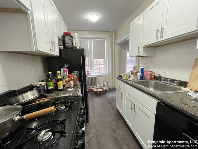 231 Park Dr, Unit 22 in Boston, MA - Foto de edificio - Building Photo