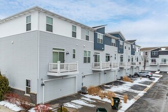 Gramercy Square in Aurora, IL - Building Photo - Building Photo