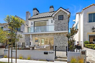 509 Carnation Ave in Newport Beach, CA - Building Photo - Building Photo