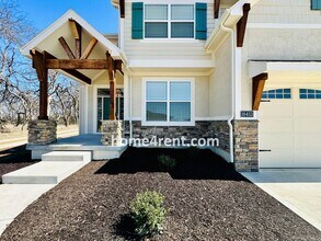 18453 Pawnee Ln in Overland Park, KS - Building Photo - Building Photo