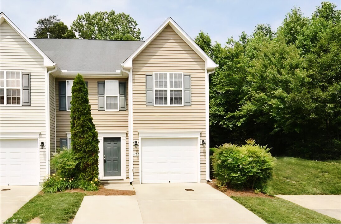 1288 Collegian Terrace in Winston-Salem, NC - Building Photo