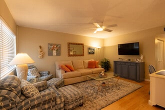 2880 Lake Osborne Dr in Lake Worth Beach, FL - Building Photo - Building Photo