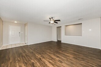 249 Heritage Dr, Unit 9 in Crowley, TX - Foto de edificio - Building Photo