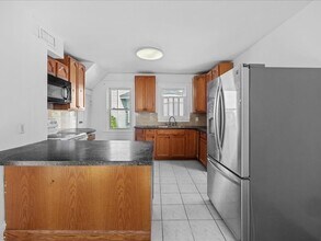 25 Clarendon St, Unit 1 in Quincy, MA - Building Photo - Building Photo