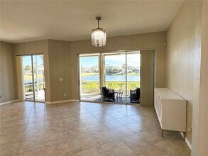 1326 Emerald Dunes Dr in Sun City Center, FL - Foto de edificio - Building Photo