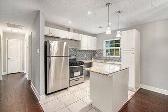 9414 Rosehaven Dr in Houston, TX - Foto de edificio - Building Photo