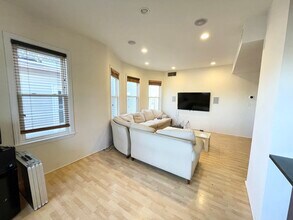 7 Iroquois St, Unit 2 in Boston, MA - Building Photo - Building Photo