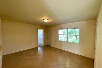 1375 Drew St in Clearwater, FL - Building Photo - Building Photo