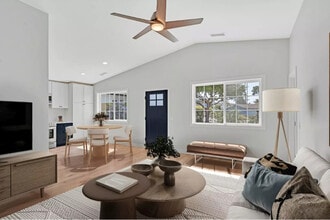 1304 Basswood Ave in Carlsbad, CA - Foto de edificio - Building Photo