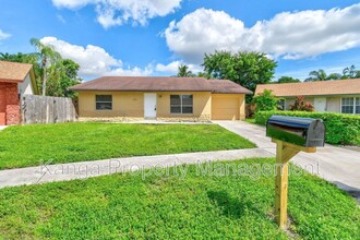 6126 Wauconda Way E in Lake Worth, FL - Building Photo - Building Photo