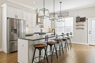 1816 Fox Way in Pittsburgh, PA - Building Photo - Building Photo