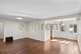 319 Iris Way in Palo Alto, CA - Building Photo - Building Photo