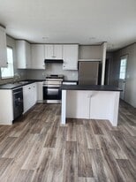 696 Tara Rd in Jonesboro, GA - Building Photo