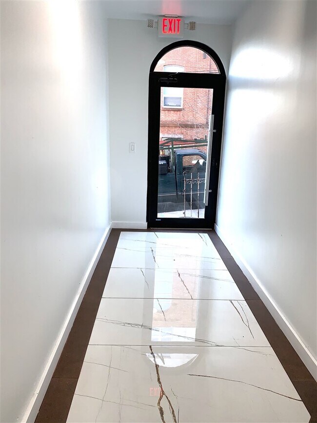12 Ivy Pl-Unit -1 in Jersey City, NJ - Building Photo - Building Photo