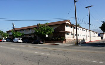 Summit Place Apartments in Ontario, CA - Building Photo - Building Photo