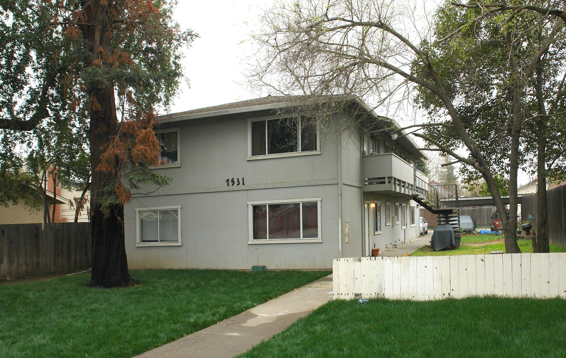 7531 Forest St in Gilroy, CA - Foto de edificio