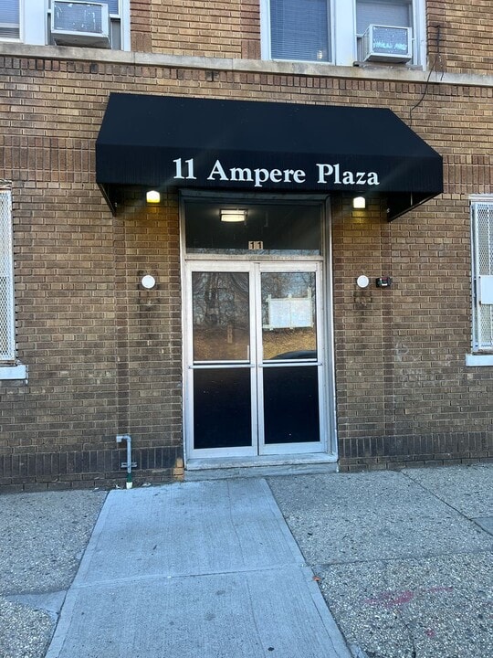 11 Ampere Plaza in East Orange, NJ - Foto de edificio