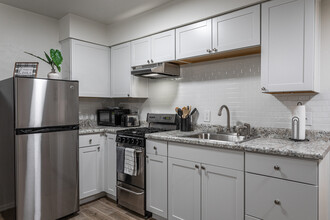 Apache Lofts in Tempe, AZ - Building Photo - Interior Photo