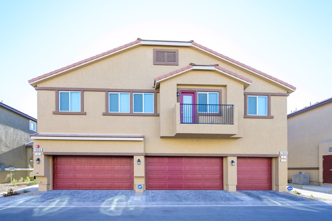 7935 Aurora Sky St in North Las Vegas, NV - Building Photo
