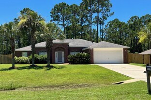 7113 Manatee St in Navarre, FL - Building Photo