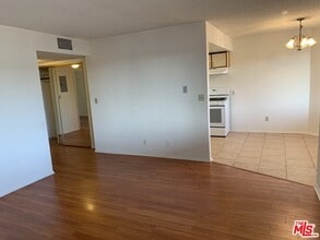 503 S Adams St-Unit -302 in Glendale, CA - Building Photo - Building Photo