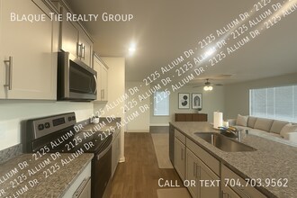 2125 Allium Dr in Charlotte, NC - Building Photo - Building Photo