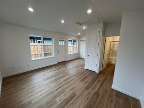 598 Arnold St in Madras, OR - Building Photo - Building Photo