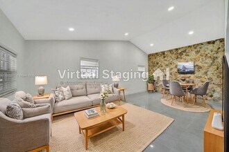 840 NE 182nd St in North Miami Beach, FL - Building Photo - Building Photo