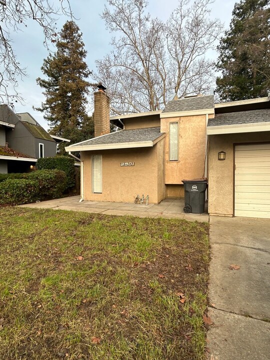 2901-2903 Lillard Dr in Davis, CA - Foto de edificio