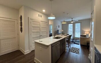 10105 Westside Ct in Alpharetta, GA - Foto de edificio - Building Photo