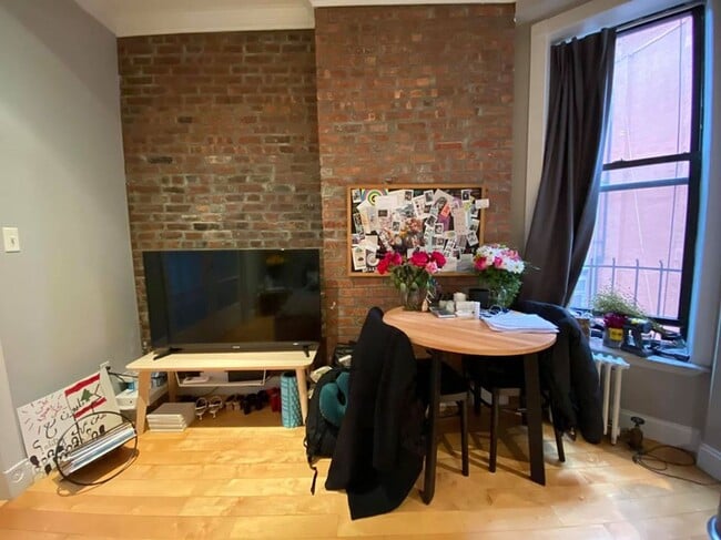 Mott Street, Unit 16