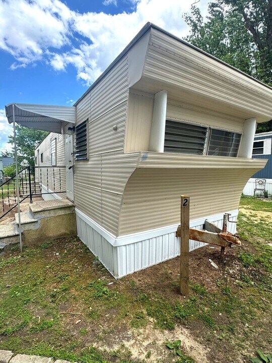 2 Talmar Ln in Franklin, NJ - Building Photo