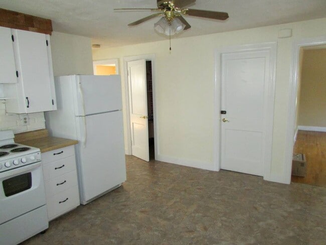 6 Newtonville Ave, Unit 2nd floor apartment