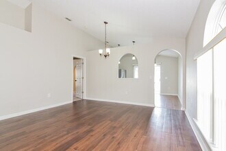 5919 Lake Front Dr in Wesley Chapel, FL - Building Photo - Building Photo