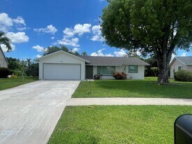 11737 Inverness Cir in Wellington, FL - Building Photo