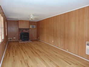 118 E Pine Dr in Marble Falls, TX - Building Photo - Building Photo