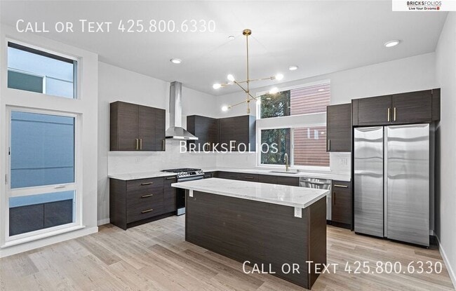 1212 Harrington Ave NE in Renton, WA - Foto de edificio - Building Photo