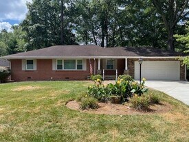 2358 Clearwater Dr SE in Marietta, GA - Building Photo