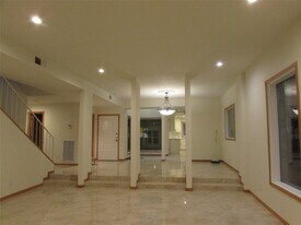 201 Vanderpool Ln in Houston, TX - Building Photo